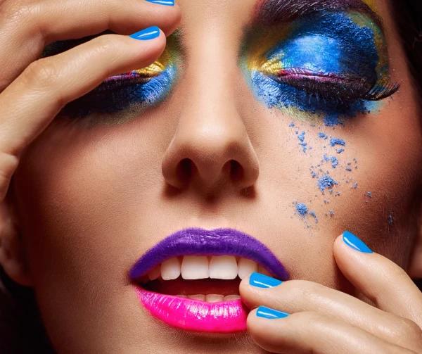 tendințe machiaj 2025  make-up 2025  machiaj fresh 2025  look natural 2025  machiaj artistic  machiaj minimalist  machiaj de vară 2025  machiaj pasteluri Y2K  machiaj cu eyeliner grafic  mach