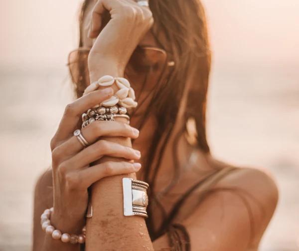 accesorii plajă 2025  accesorii de plajă  trenduri plajă vară 2025  accesorii stylish plajă  moda plajă 2025 cele mai bune accesorii plajă pentru vară  top accesorii plajă 2025  accesorii eco