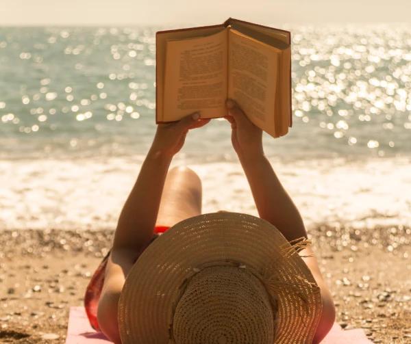 cărți de vară  lecturi de vacanță  cărți recomandate pentru vacanță  bestsellers vară 2025  Bookzone reduceri  CashClub cashback  Long-Tail & Nişate  cele mai bune cărți pentru plajă  lecturi